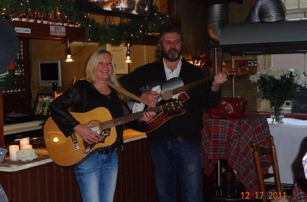 Kleine muziekheld.En ja, ik geef gitaarles.